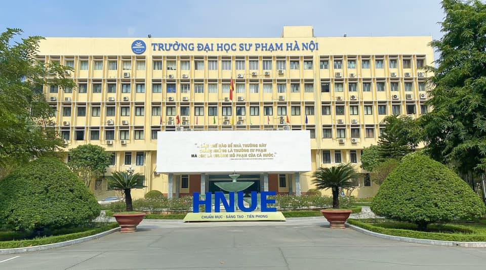 Gnomio là một hệ thống học trực tuyến được xây dựng dựa trên nền tảng Moodle, cho phép giáo viên và các tổ chức giáo dục dễ dàng tạo lập, quản lí và triển khai các khóa học trực tuyến. Nền tảng này cung cấp sẵn hạ tầng, người dùng chỉ cần đăng ký để có một website học tập riêng mà không phải cài đặt phức tạp. Gnomio hỗ trợ nhiều công cụ phục vụ dạy và học như đăng tải tài liệu, giao và nộp bài tập, tổ chức kiểm tra trắc nghiệm hoặc tự luận, chấm điểm, cũng như diễn đàn trao đổi, qua đó tạo nên một môi trường học tập trực tuyến thuận tiện, linh hoạt và miễn phí.